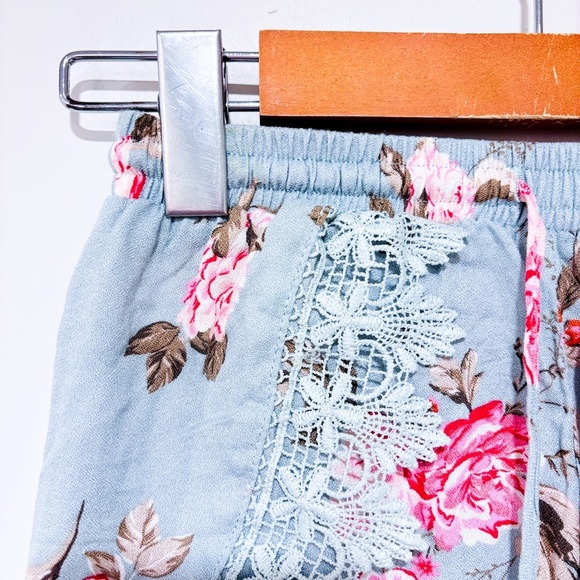 H&M DIVIDED Turquoise floral lace trim shorts | boho feminine summer | Size 2 * - Picture 4 of 8